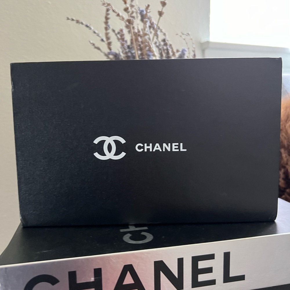 Chanel Umbrella with Quilted Vegan Leather Pouch. Comes with box -GWP - Picture 11 of 14